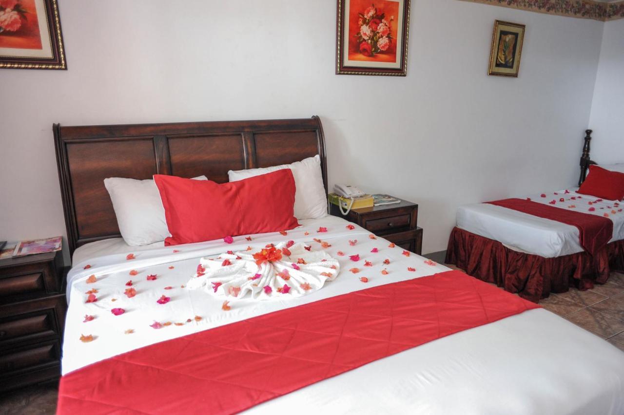 Glorianna Hotel مونتيغو باي المظهر الخارجي الصورة