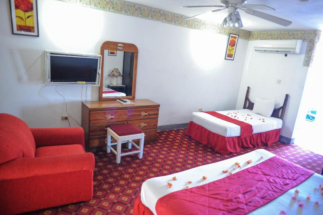 Glorianna Hotel مونتيغو باي المظهر الخارجي الصورة