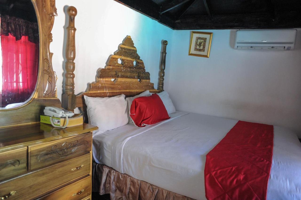 Glorianna Hotel مونتيغو باي المظهر الخارجي الصورة