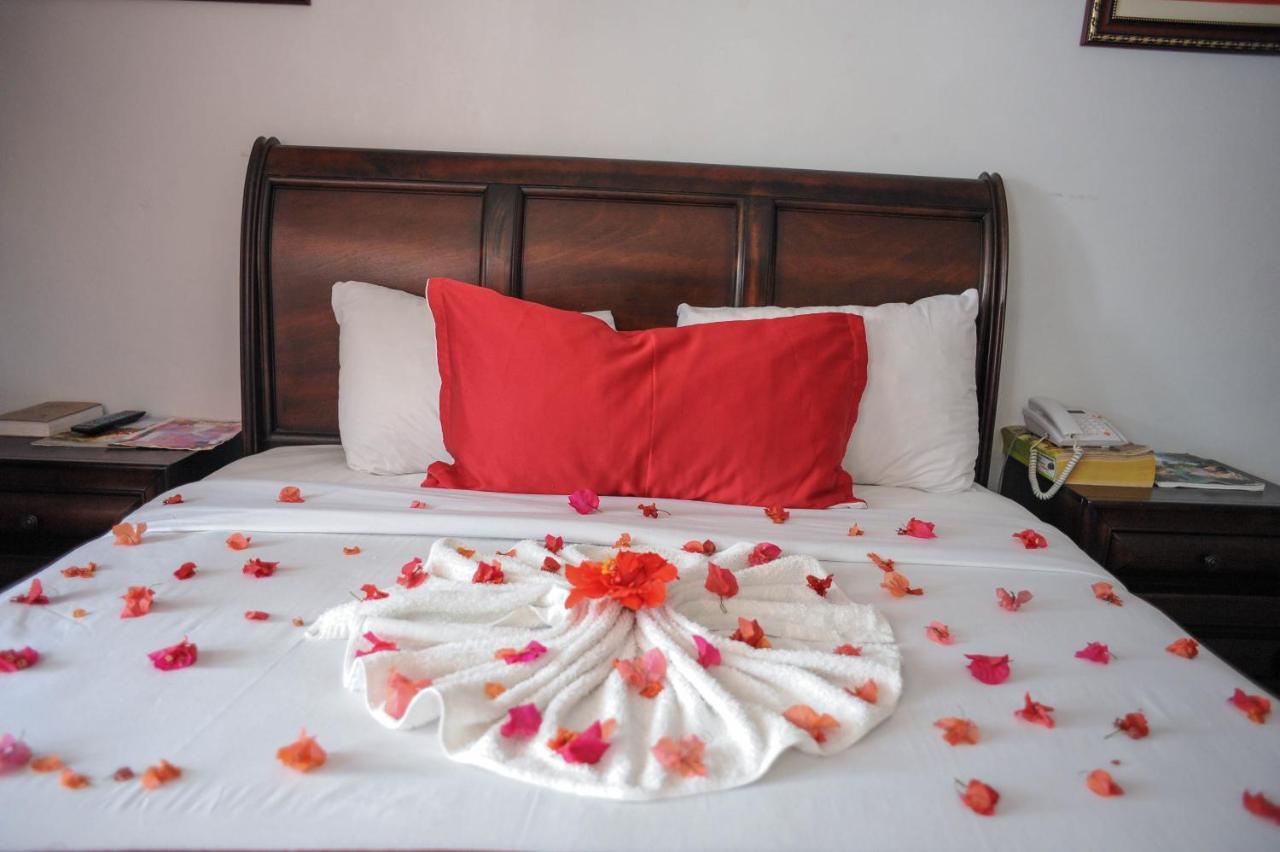 Glorianna Hotel مونتيغو باي المظهر الخارجي الصورة