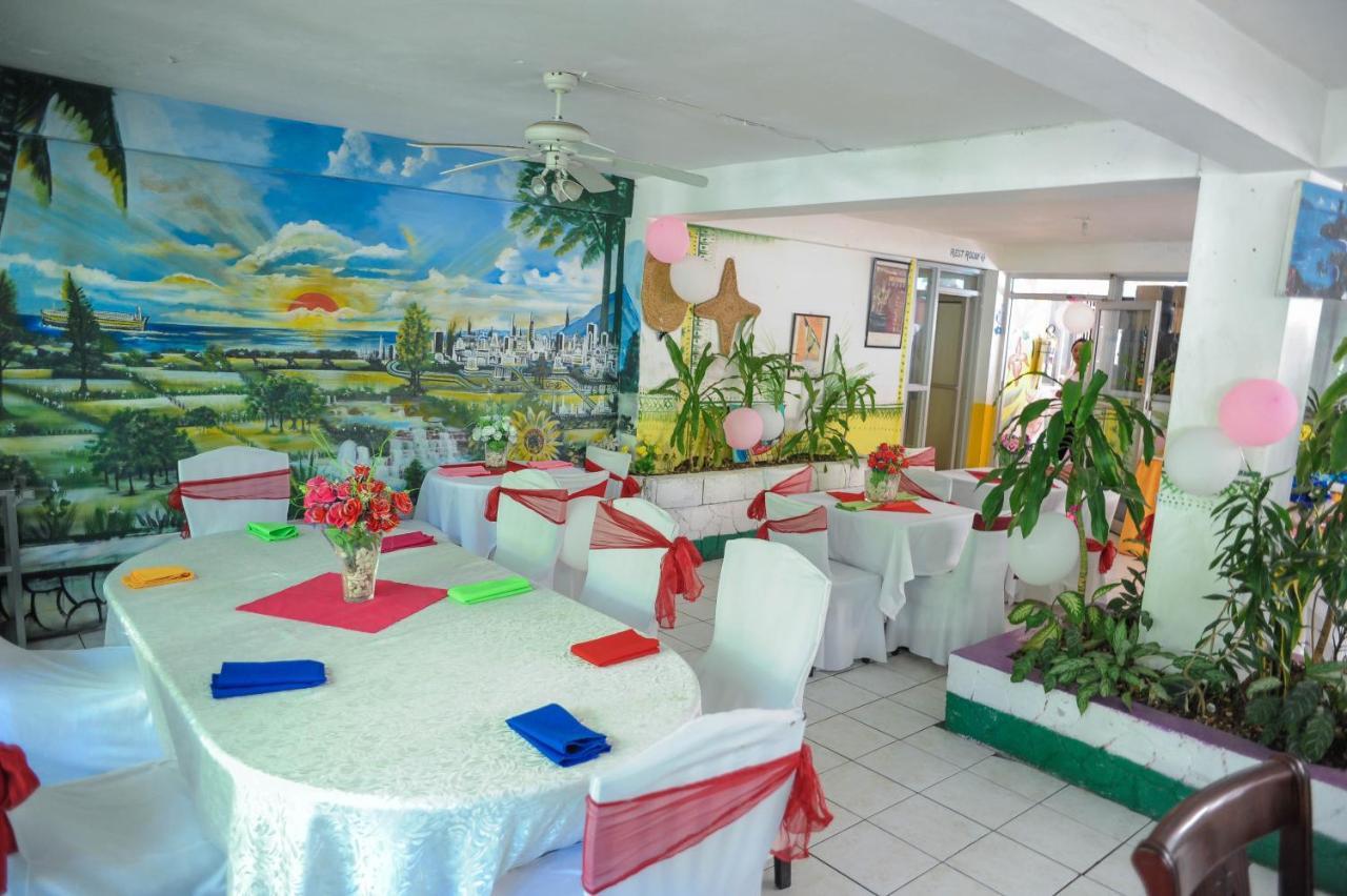 Glorianna Hotel مونتيغو باي المظهر الخارجي الصورة